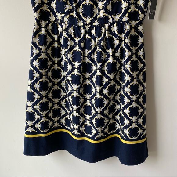 NWT Crown & Ivy Medallion Bee Print Fit and Flare Dress Sleeveless Size 4P - Picture 4 of 11